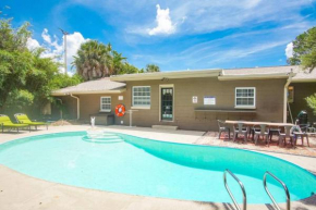 Boho Vibes- private pool- 10 min to Raymond James